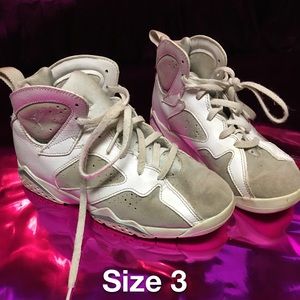 Athletic shoes